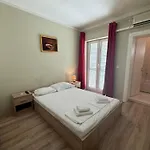 Max Gastro House 4*