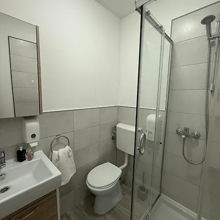 מלון Max Gastro House 4*
