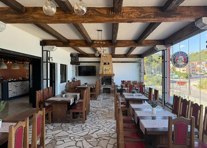 Hotel Max Gastro House Marina